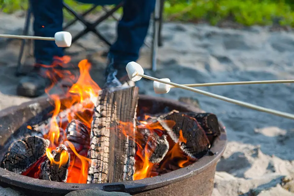 Guide To Using An Outdoor Wood Burning Firepit