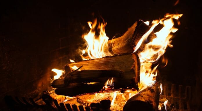 How Hot Does Wood Burn: Stats & Visual Guide How Hot Does Wood Burn