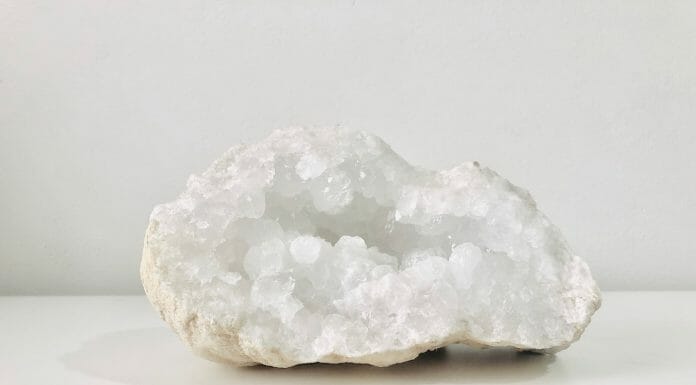 Selenite Fireplaces: 7+ Gorgeous Pics white geode rock